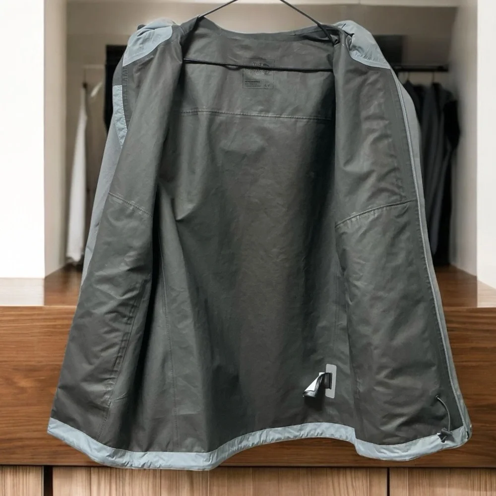 The North Face Men's Gray Raincoat